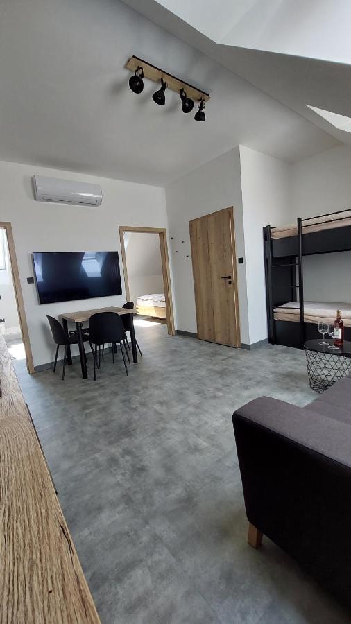 Apartman Po Schodech Nahoru Боржетице Экстерьер фото